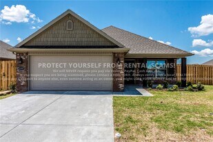 4495 W Wales Dr in Fayetteville, AR - Building Photo