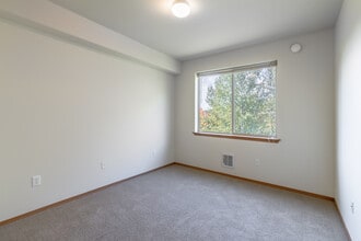 Briarwood Apartments in Bellingham, WA - Building Photo - Interior Photo