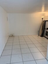 1229 SE 2nd St, Unit Garden apartment in Fort Lauderdale, FL - Building Photo - Building Photo