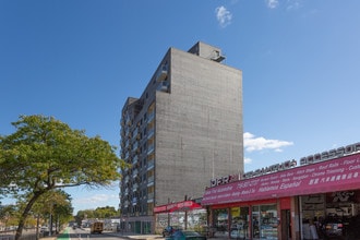 70-32 Queens Blvd in Flushing, NY - Building Photo - Building Photo