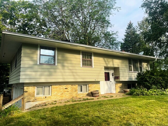 property at 1522 Cameron Dr
