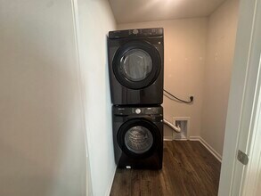 84 Malcolm Ct in Candler, NC - Foto de edificio - Building Photo