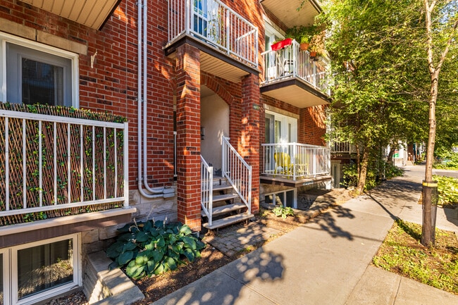 4680-4690 Rue Saint-Dominique in Montréal, QC - Building Photo - Building Photo