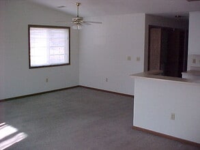 1818 89th St, Unit 2 bed apt in Kenosha, WI - Foto de edificio - Building Photo