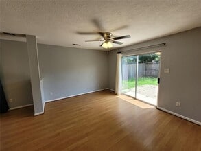 19410 Cavern Springs Dr in Tomball, TX - Building Photo - Building Photo