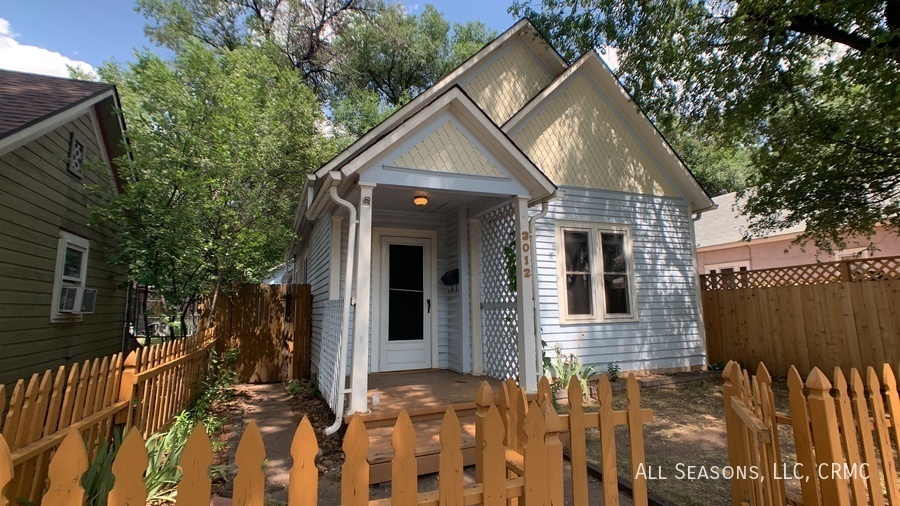 3012 W Pikes Peak Ave in Colorado Springs, CO - Foto de edificio