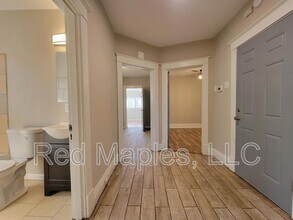5704 St Louis Ave in St. Louis, MO - Foto de edificio - Building Photo