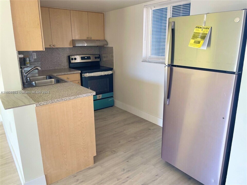 3626 NE 168th St in North Miami Beach, FL - Building Photo