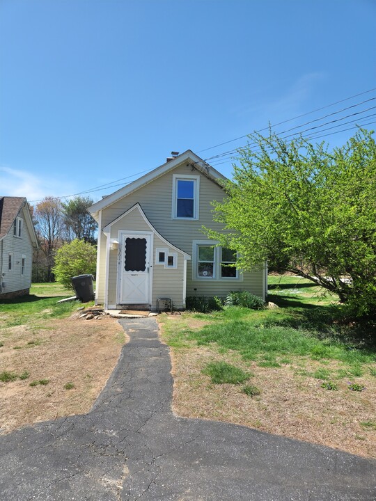 361 Linwood Cemetery Rd in Colchester, CT - Building Photo