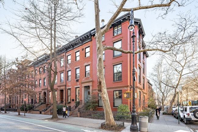 242 Henry St in Brooklyn, NY - Foto de edificio - Building Photo