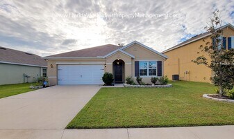3911 Wayfarer Wy in Palmetto, FL - Building Photo