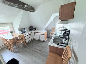 122 4th St in Cheney, WA - Building Photo