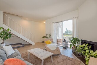 28320 Rey de Copas Ln in Malibu, CA - Foto de edificio - Building Photo