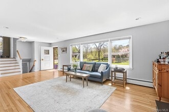 17 Cottage Pl in Katonah, NY - Building Photo - Building Photo