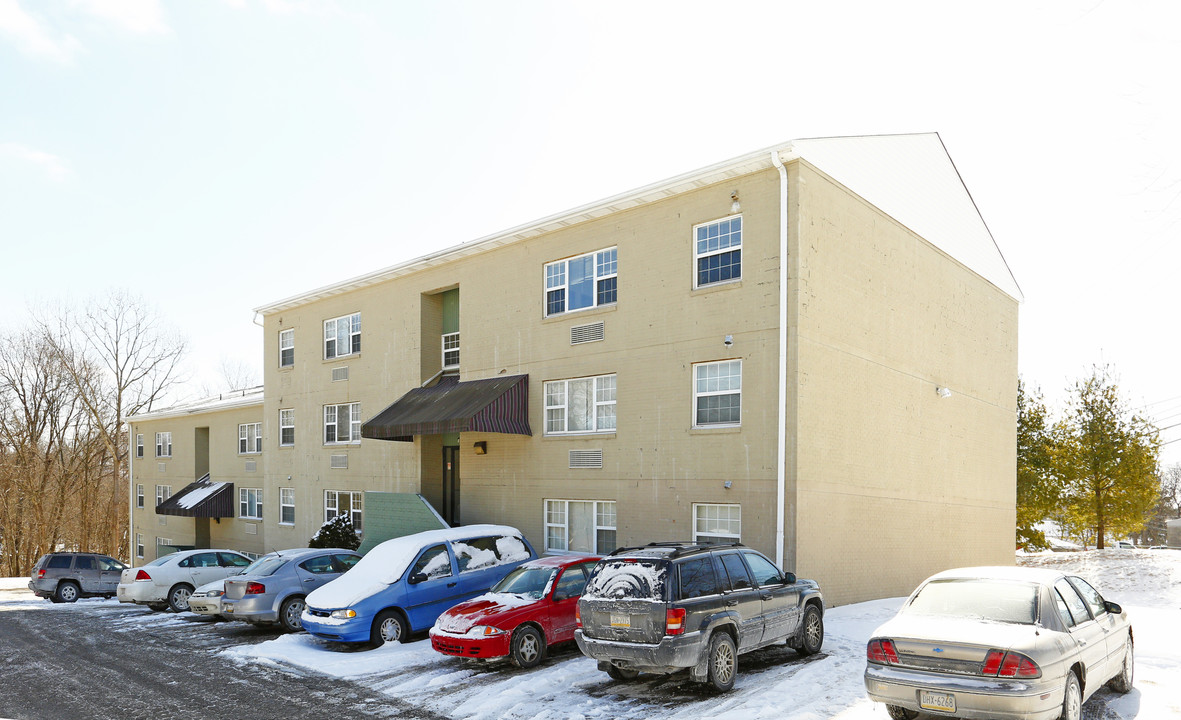 Perry Highway Apartments in Pittsburgh, PA - Building Photo