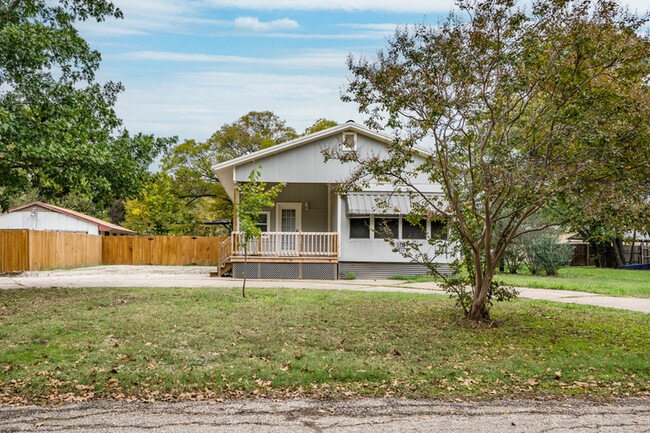 property at 112 Queenswood Dr