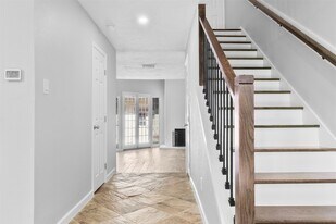 668 N Eldridge Pkwy in Houston, TX - Building Photo