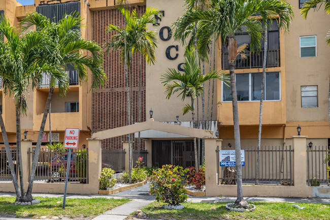 Focsa Condo in Hialeah, FL - Foto de edificio - Building Photo