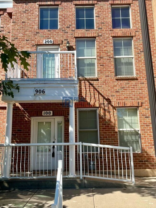 property at 906 S Weber St