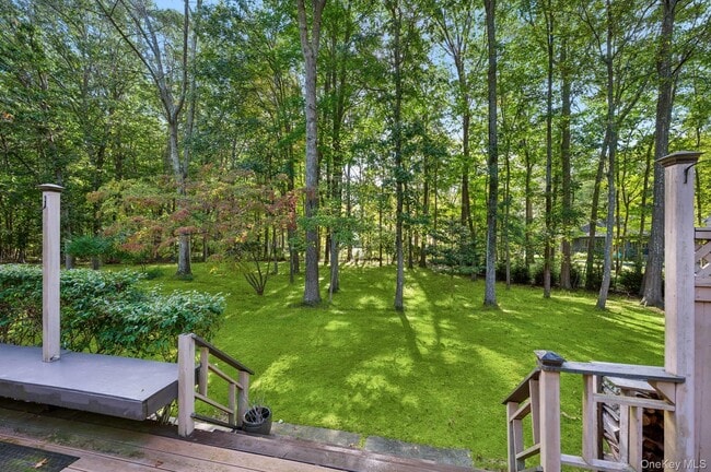4 Ivy Pl in Shelter Island, NY - Building Photo - Building Photo