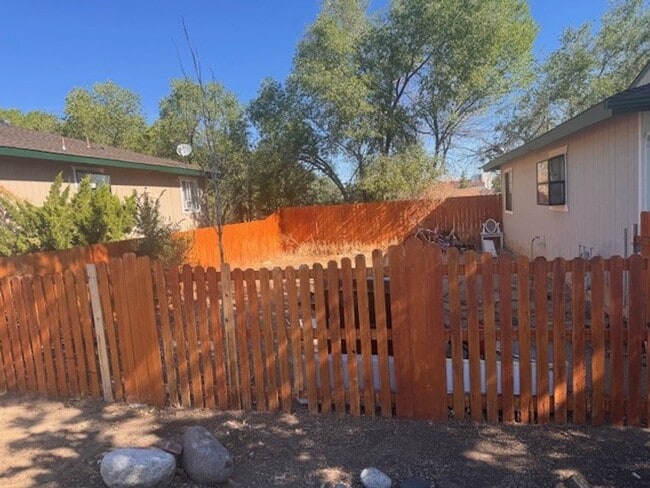 3667 Grant Dr in Reno, NV - Foto de edificio - Building Photo