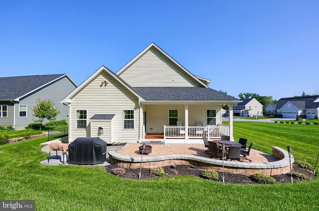 1438 Copper Beech Dr in York, PA - Building Photo - Building Photo