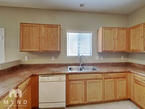 823 W St Kateri Ave in Phoenix, AZ - Building Photo - Building Photo