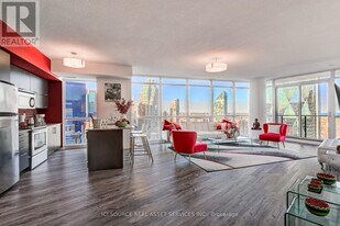 65 Bremner Blvd in Toronto, ON - Building Photo