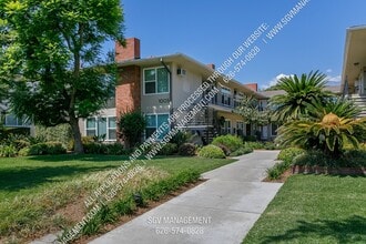 1001-1005 W Huntington Dr in Arcadia, CA - Foto de edificio - Building Photo