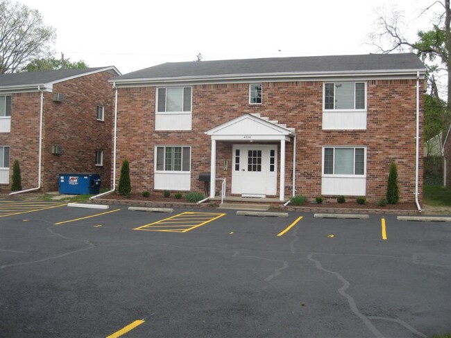 4030 Elmhurst Rd in Toledo, OH - Foto de edificio - Building Photo