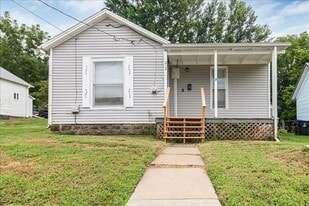 212 W North St in Warrensburg, MO - Building Photo