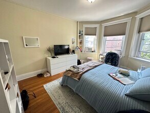 31 Gardner St, Unit 4 in Boston, MA - Foto de edificio - Building Photo