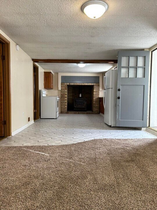 391 2nd Ave SW in Dickinson, ND - Building Photo