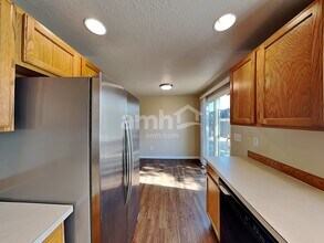 1774 Cherrybloom Ct SE in Salem, OR - Foto de edificio - Building Photo