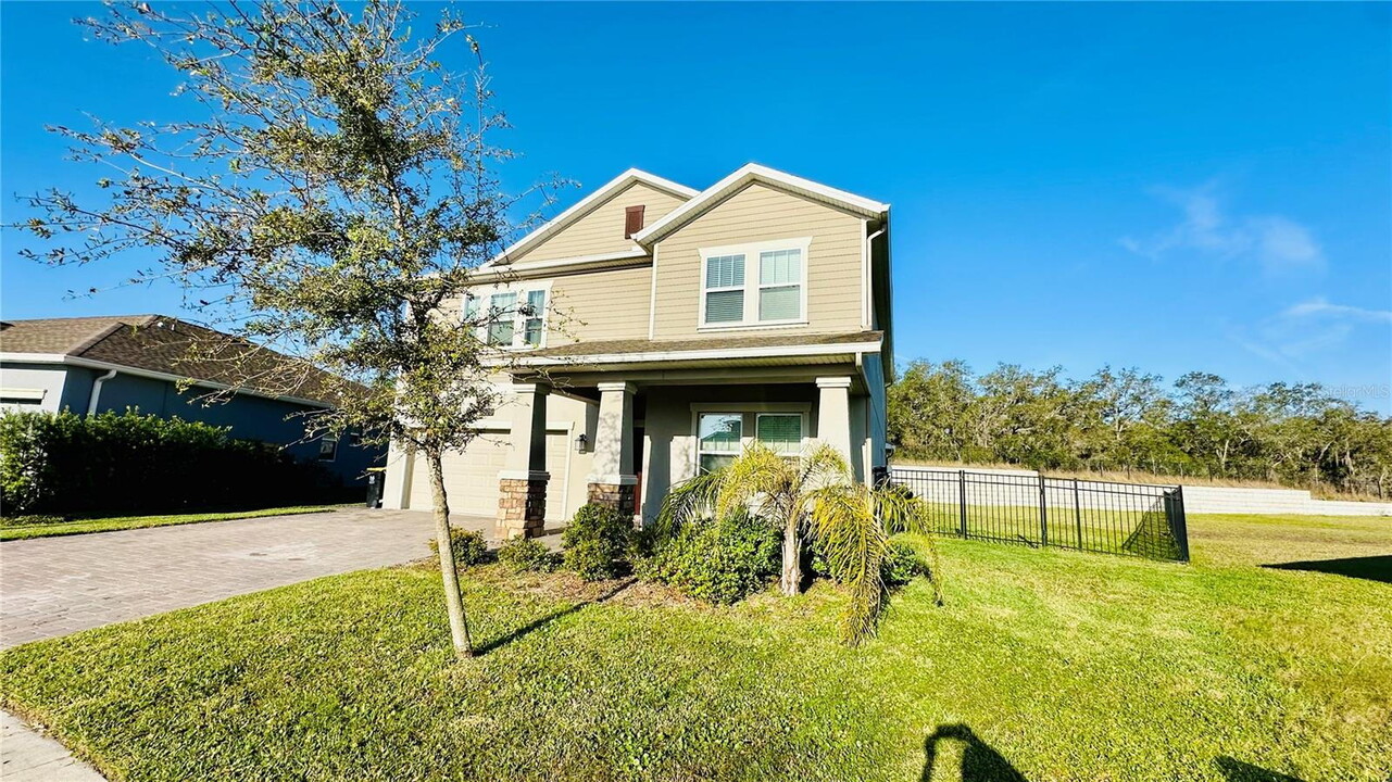 2525 Camden Park Cir in Davenport, FL - Foto de edificio