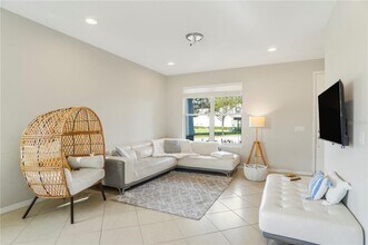 7245 Half Moon Lake Dr in Winter Garden, FL - Building Photo - Building Photo