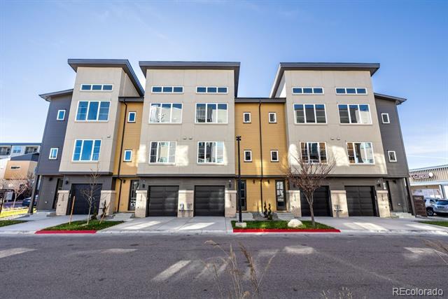 5233 N Eliot St in Denver, CO - Foto de edificio - Building Photo