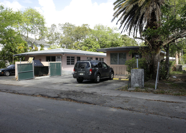 Villa 121 in Miami, FL - Foto de edificio - Building Photo