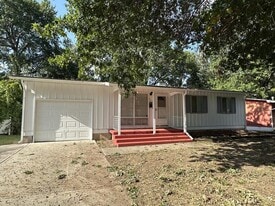 8704 E 92nd St in Kansas City, MO - Building Photo