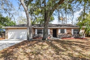 100 Laguna Ct in Sanford, FL - Building Photo