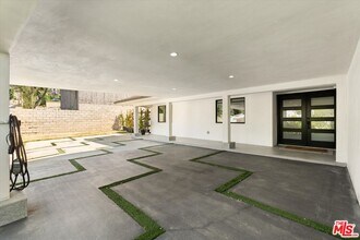 11700 Woodley Ave in Los Angeles, CA - Building Photo - Building Photo