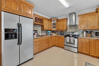 9000 SW 40th Terrace in Miami, FL - Building Photo - Building Photo