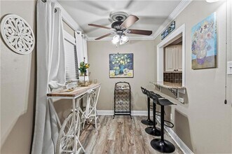 500 Lake Marina Dr, Unit 212 in New Orleans, LA - Building Photo - Building Photo