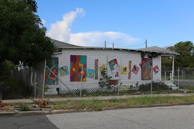 610 Douglass Ave in West Palm Beach, FL - Building Photo - Building Photo