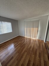 3350 Drew St, Unit 305 in Los Angeles, CA - Building Photo - Building Photo