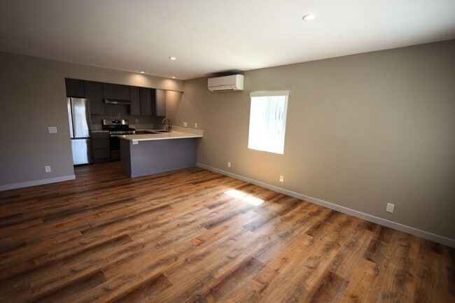 703 N Lincoln St in Orange, CA - Building Photo - Building Photo
