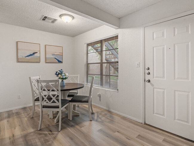 Saddlecreek Apartments in Roswell, NM - Building Photo - Building Photo