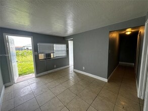 4017 SW 24th St in West Park, FL - Building Photo - Building Photo