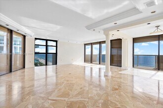 5757 Collins Ave in Miami Beach, FL - Building Photo - Building Photo