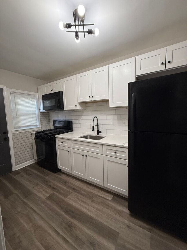 property at 935 E 41st St